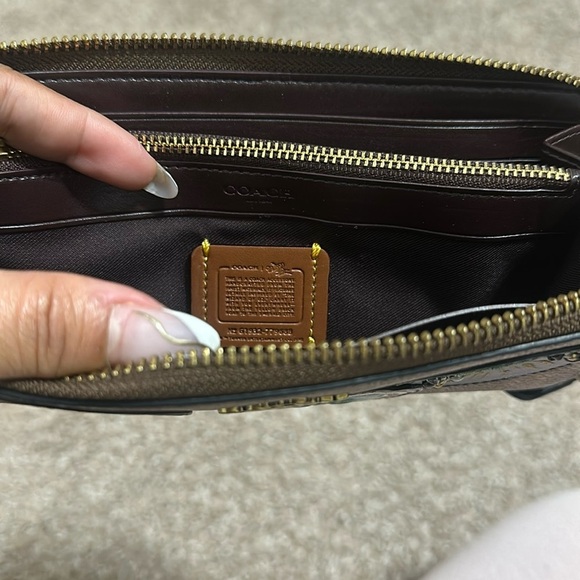 Coach - Picture 6 of 6